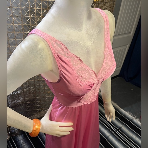 Rare vintage 1970’s pink Olga body silk nightgown - Picture 3 of 7